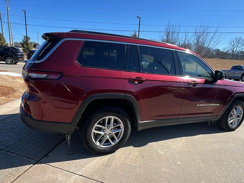 Certified 2024 Jeep Grand Cherokee L Laredo image 8
