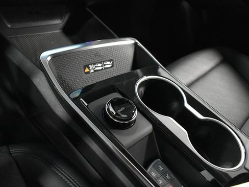 New 2026 Chevrolet Equinox LT w/ Convenience Package II FWD image 19