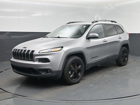 Used 2016 Jeep Cherokee Latitude AWD/4WD image 22