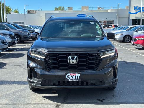 Used 2025 Honda Pilot Black Edition image 11