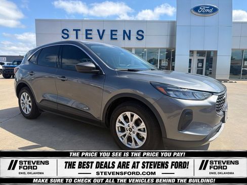 Used 2024 Ford Escape Active w/ Cold Weather Package FWD image 1