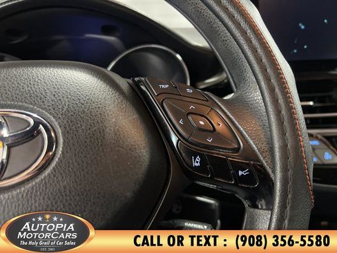 Used 2019 Toyota C-HR LE FWD image 22
