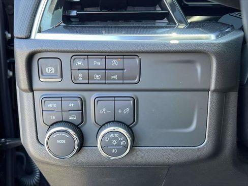 Used 2025 Chevrolet Suburban RST w/ Comfort Package AWD/4WD image 24