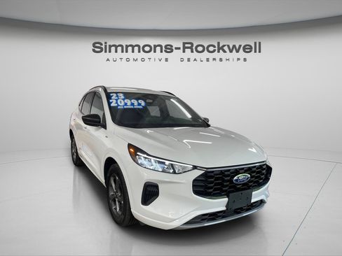 Used 2023 Ford Escape ST-Line w/ Tech Pack #1 AWD/4WD image 7