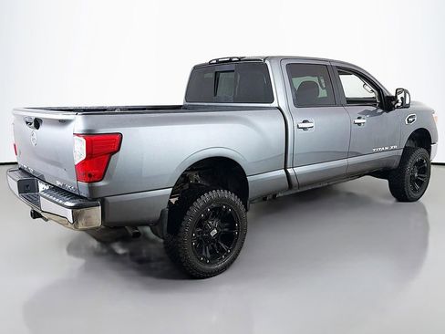 Used 2017 Nissan Titan SV image 5