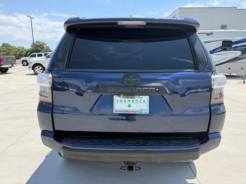 Used 2017 Toyota 4Runner TRD Off-Road Premium AWD/4WD image 4