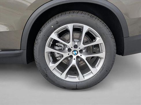 New 2026 BMW X5 xDrive40i w/ Off-Road Package AWD/4WD image 10