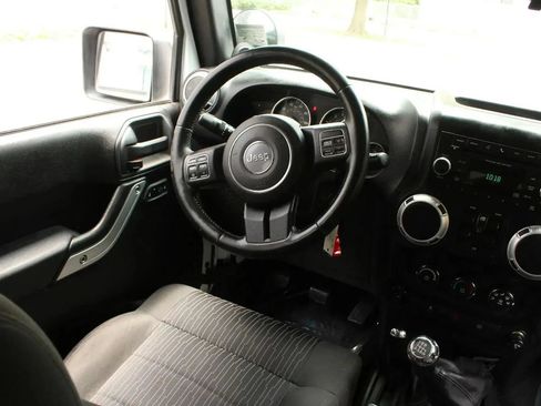 Used 2012 Jeep Wrangler Unlimited Sahara w/ Connectivity Group AWD/4WD image 25