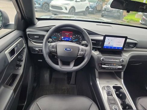 Used 2020 Ford Explorer XLT w/ Equipment Group 202A AWD/4WD image 8