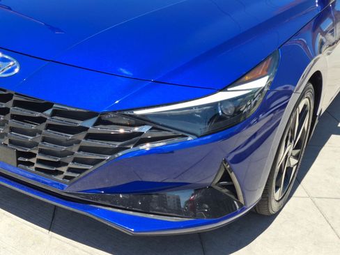 Used 2023 Hyundai Elantra Limited FWD image 12