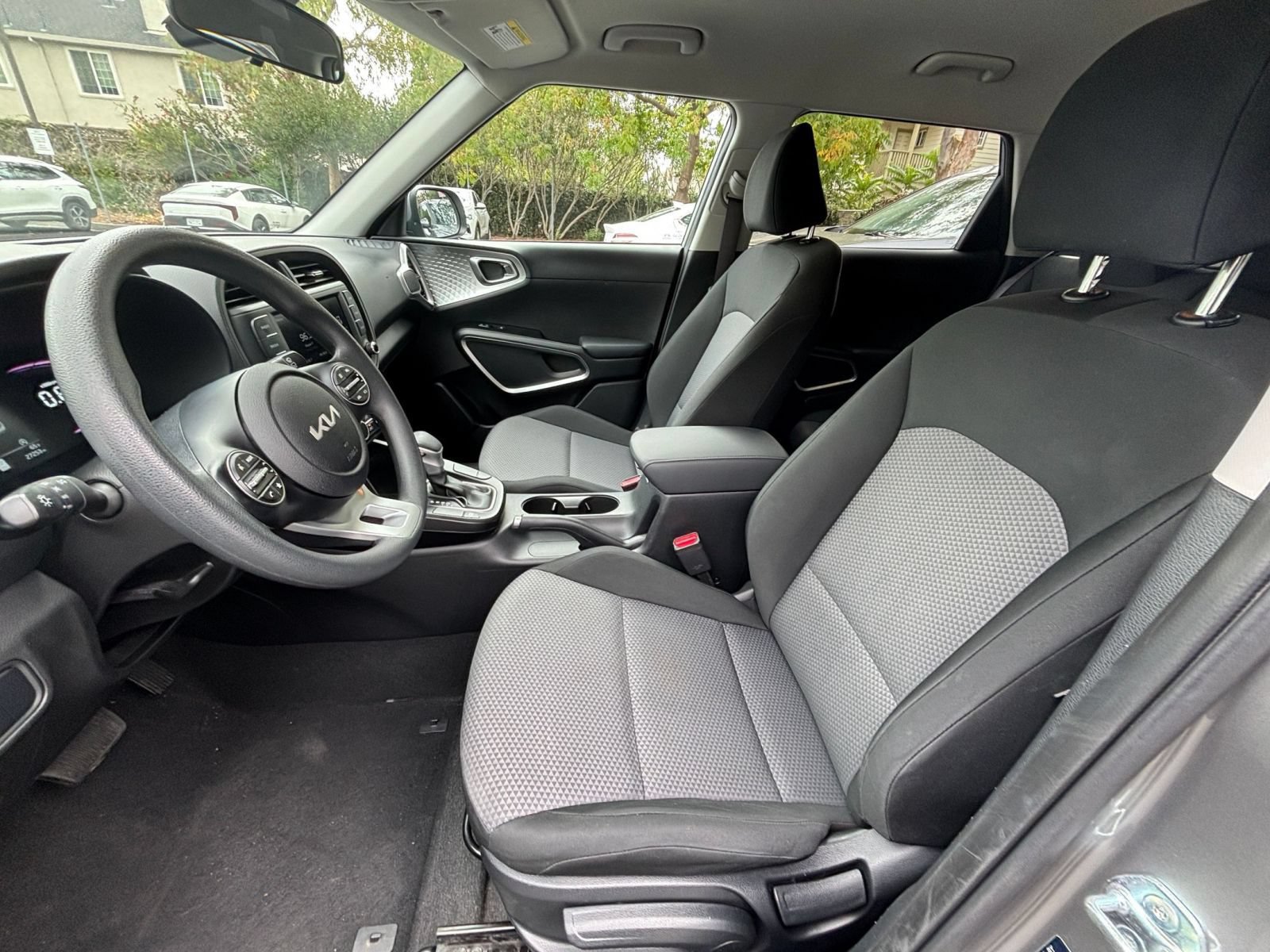 Used 2025 Kia Soul LX w/ LX Technology Package FWD image 24