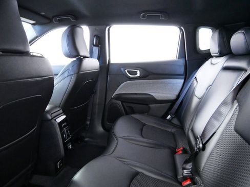 Used 2024 Jeep Compass Latitude image 26