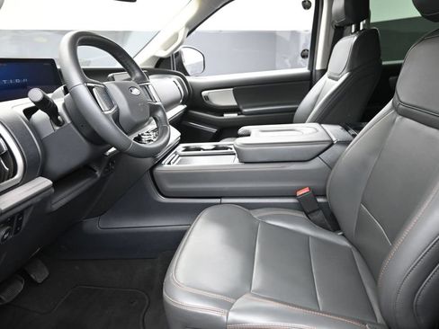 Used 2025 Ford Expedition Active AWD/4WD image 17