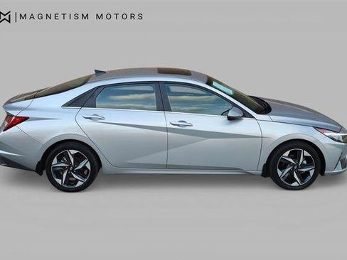 Used 2023 Hyundai Elantra Limited FWD image 2