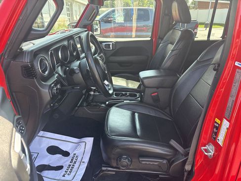 Used 2022 Jeep Wrangler Unlimited Sahara AWD/4WD image 9