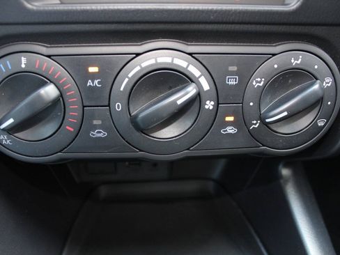 Used 2018 MAZDA MAZDA3 Sport FWD image 13