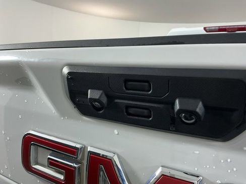 Used 2024 GMC Sierra 2500 AT4X image 9