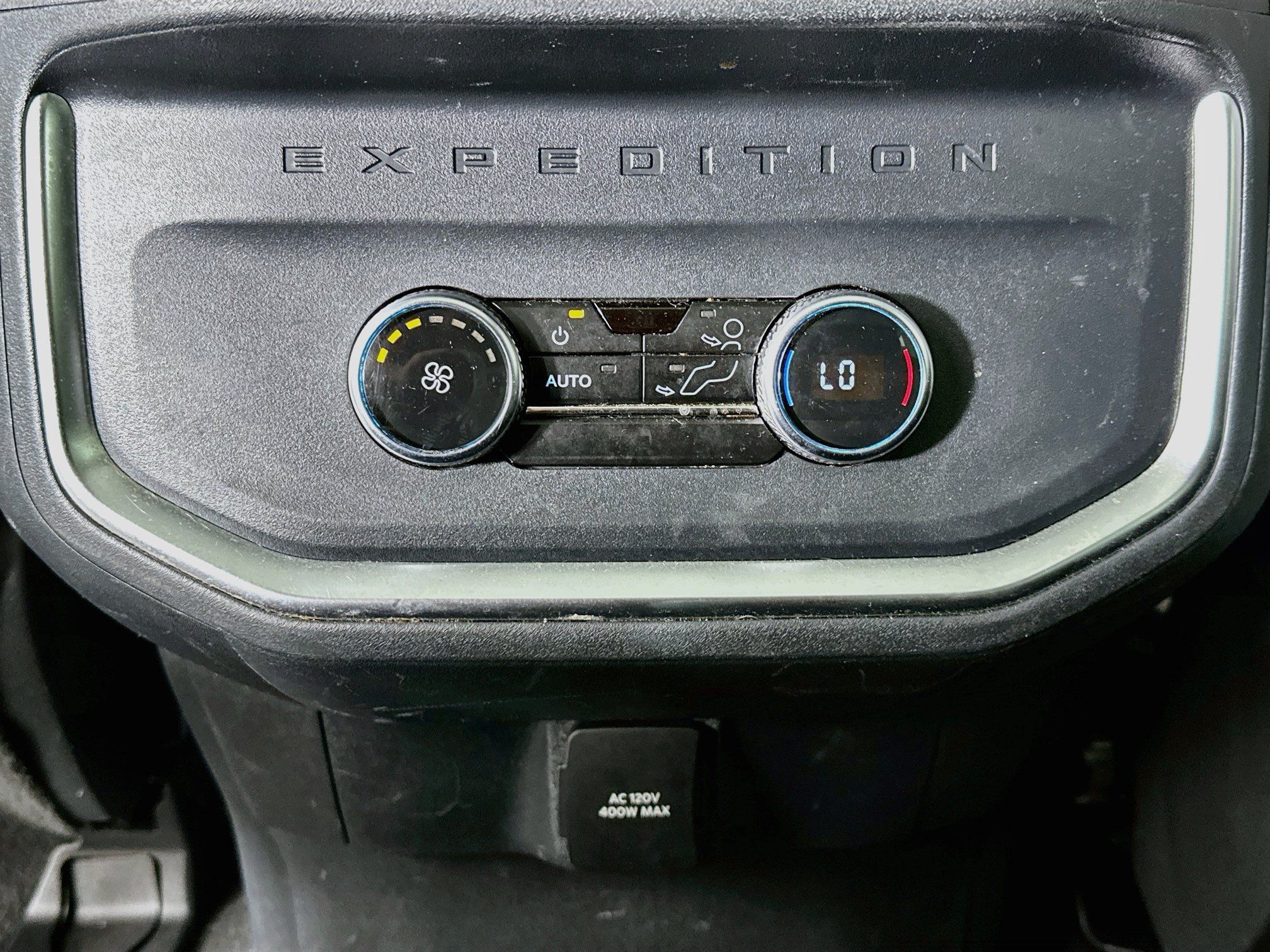 Used 2025 Ford Expedition Active AWD/4WD image 29