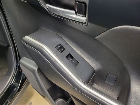 Used 2024 Toyota Highlander XLE AWD/4WD image 46