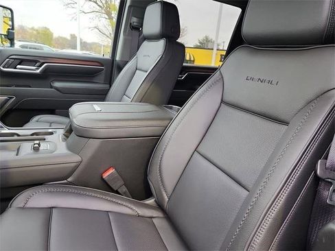New 2026 GMC Sierra 3500 Denali w/ Denali Reserve Package image 18