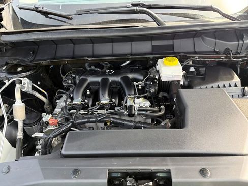 Used 2024 Nissan Pathfinder SV image 12