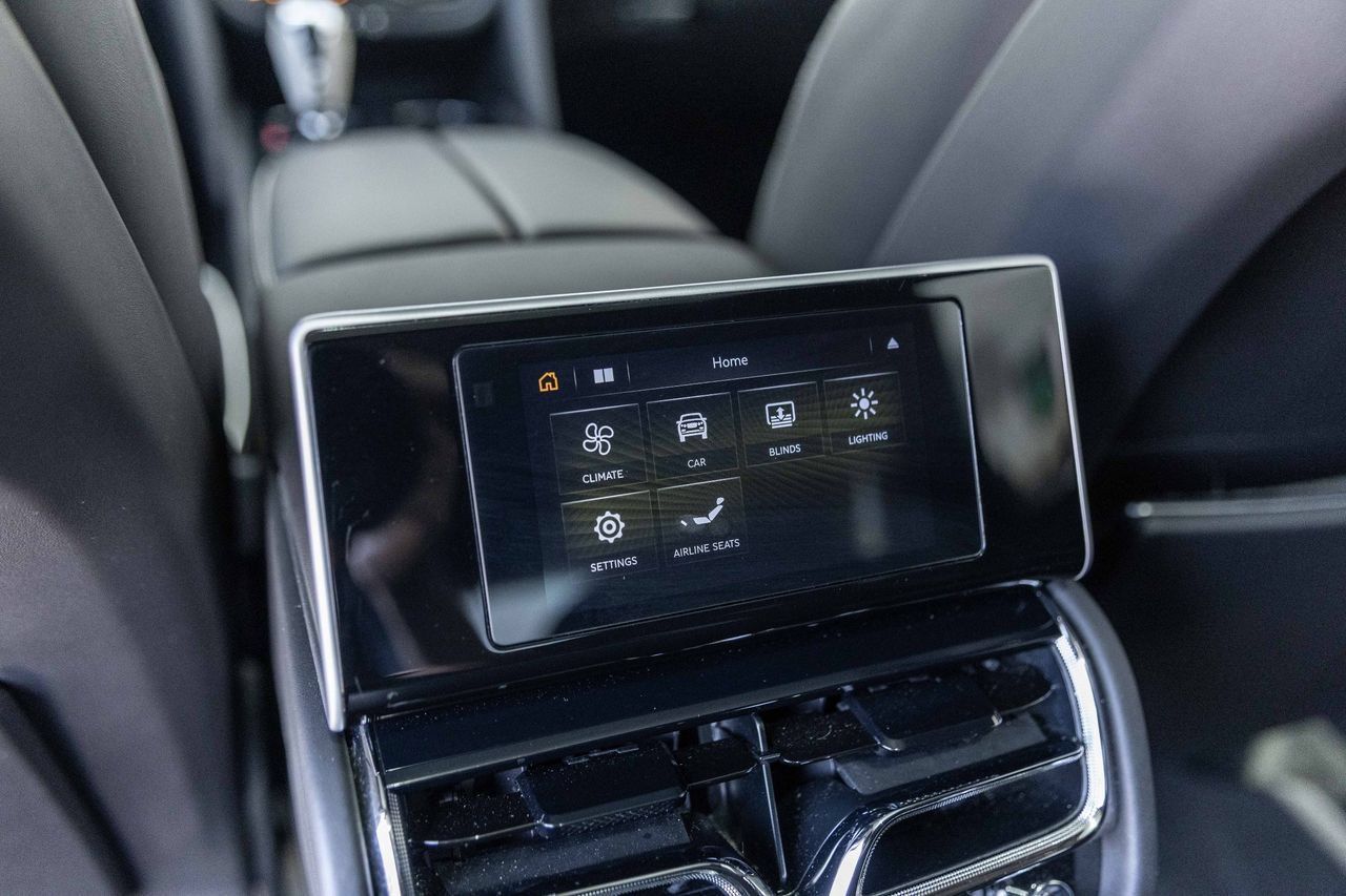 Certified 2023 Bentley Bentayga Extended Wheelbase AWD/4WD image 51