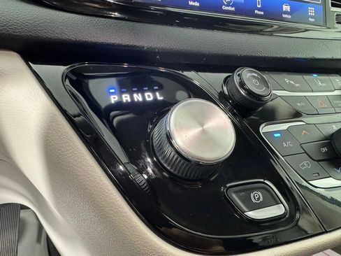 Used 2022 Chrysler Pacifica Touring-L FWD image 22