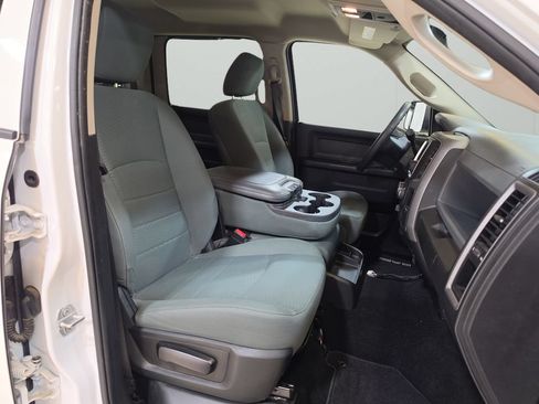 Used 2018 RAM 2500 Tradesman w/ Chrome Appearance Group AWD/4WD image 16