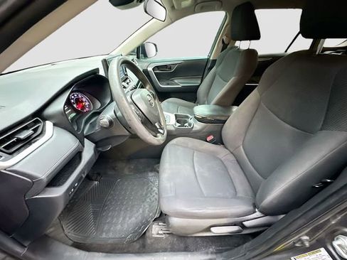 Used 2020 Toyota RAV4 LE image 21