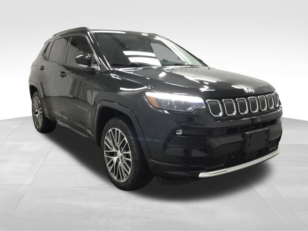 Used 2022 Jeep Compass Limited w/ Elite Group AWD/4WD image 3