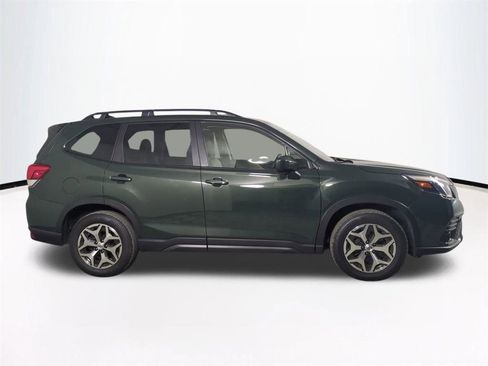 Used 2024 Subaru Forester Premium image 4