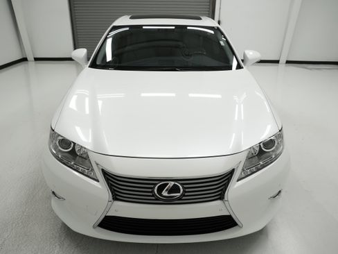 Used 2013 Lexus ES 350 w/ Luxury Pkg FWD image 2