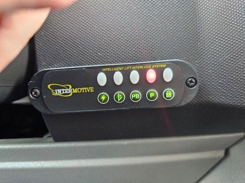 Used 2011 Ford E-350 and Econoline 350 XLT image 15