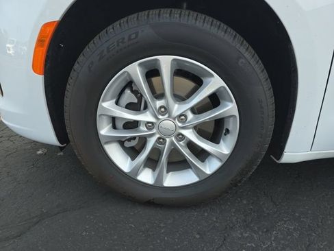 New 2027 Chrysler Pacifica Select AWD/4WD image 33