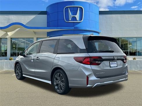 New 2026 Honda Odyssey Touring image 4