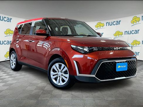 Used 2023 Kia Soul LX image 1