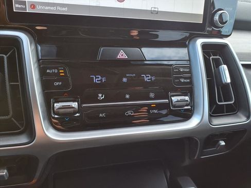 Used 2022 Kia Sorento S w/ Panoramic Sunroof Package image 10