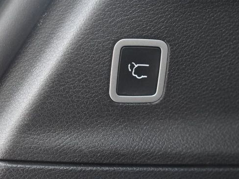 Used 2019 Chrysler Pacifica Touring Plus w/ S Appearance Package FWD image 21
