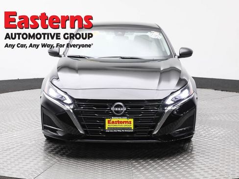 Used 2025 Nissan Altima 2.5 SV image 2