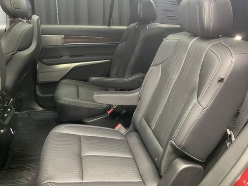 Used 2026 Cadillac Vistiq Sport w/ LPO, Floor Liner Package AWD/4WD image 9