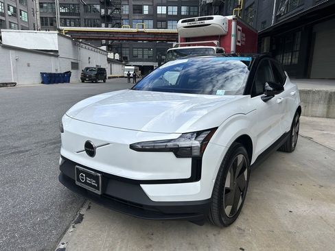 Certified 2025 Volvo EX30 Ultra image 3