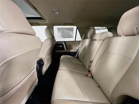 Used 2018 Toyota 4Runner SR5 Premium image 27