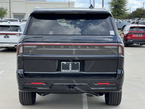 New 2025 Lincoln Navigator L Reserve image 8