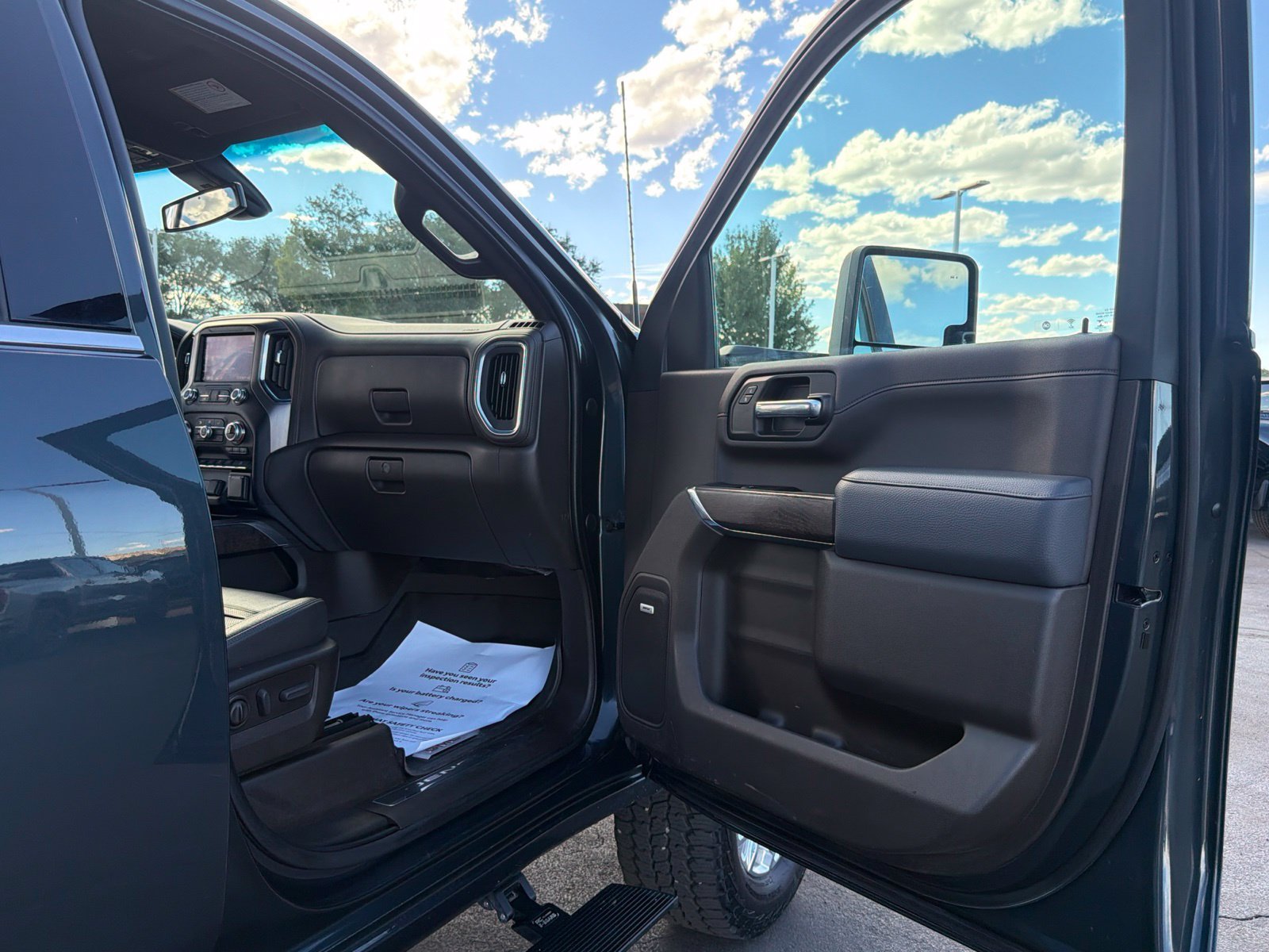 Used 2022 GMC Sierra 3500 Denali AWD/4WD image 32