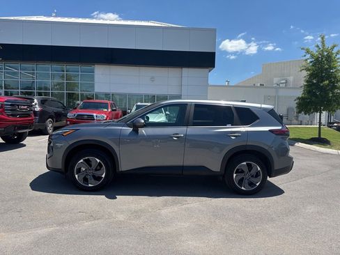 Used 2025 Nissan Rogue SV FWD image 4