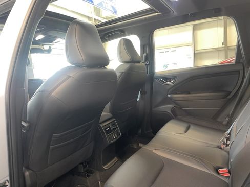 Used 2025 Subaru Forester Limited image 5