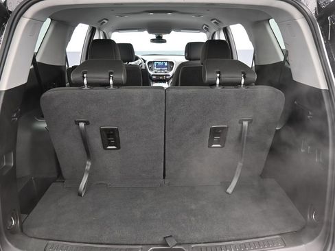 Used 2023 GMC Acadia SLE w/ Driver Convenience Package image 17