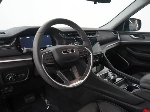 Used 2024 Jeep Grand Cherokee Limited w/ Luxury Tech Group II AWD/4WD image 25
