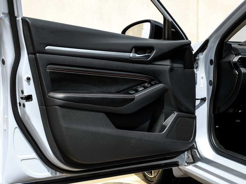 Used 2023 Nissan Altima 2.5 SR w/ SR Premium Package image 42