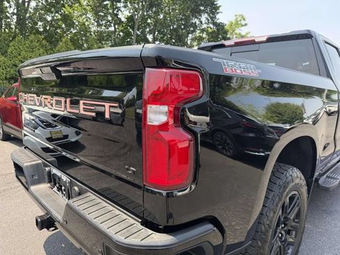Used 2022 Chevrolet Silverado 1500 LT Trail Boss w/ LT Trail Boss Premium Package AWD/4WD image 8